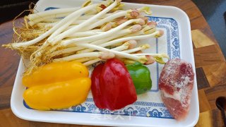 快手小炒——肉炒花生芽步骤1