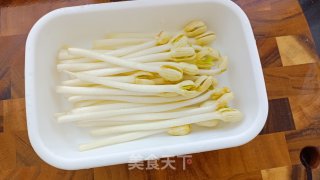 快手小炒——肉炒花生芽步骤2