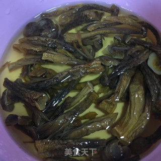 板栗菌菇烧鸡腿步骤2