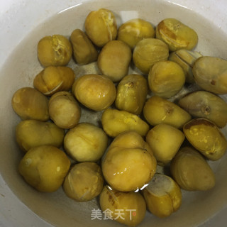 板栗菌菇烧鸡腿步骤3