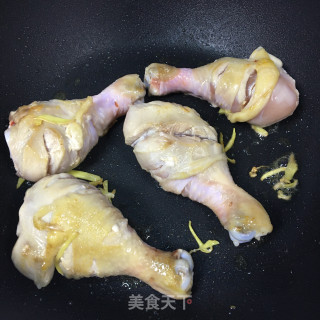 板栗菌菇烧鸡腿步骤5