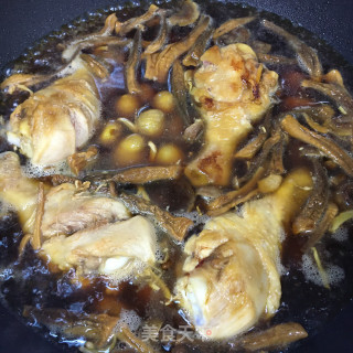 板栗菌菇烧鸡腿步骤7
