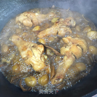 板栗菌菇烧鸡腿步骤8