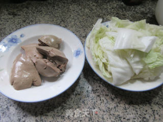 鸭肝炒大白菜步骤1