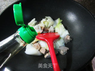 鸭肝炒大白菜步骤5