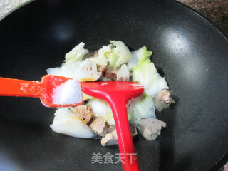 鸭肝炒大白菜步骤6