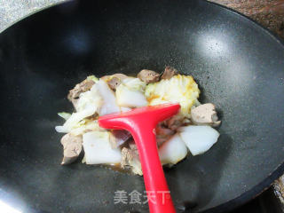 鸭肝炒大白菜步骤8