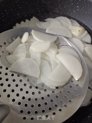 番茄肥牛萝卜锅步骤2