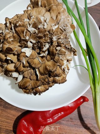 素炒灰树花步骤1