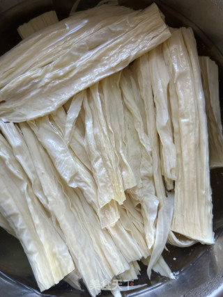 腐竹炒肉片步骤1 腐竹炒肉片步骤1