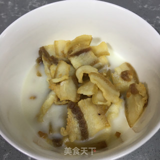 油渣炒凉薯步骤2
