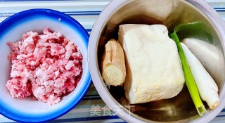 香酥豆腐猪肉丸步骤1