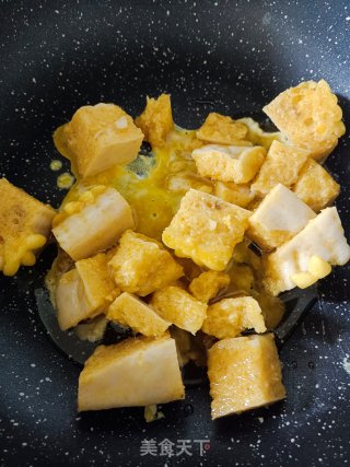 青菜鸡蛋炒馒头步骤5
