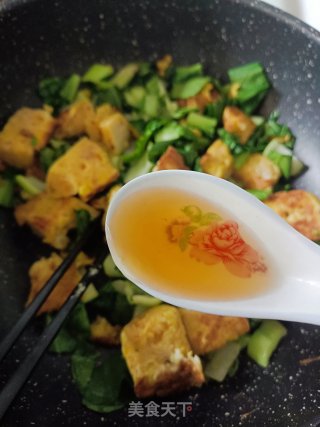 青菜鸡蛋炒馒头步骤7