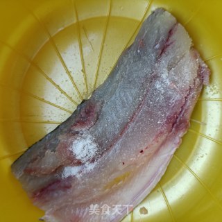 煎一卤鲜鲅鱼步骤3