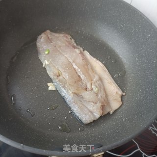 煎一卤鲜鲅鱼步骤5