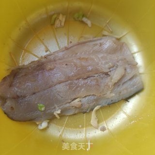 煎一卤鲜鲅鱼步骤4