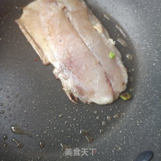 煎一卤鲜鲅鱼步骤7