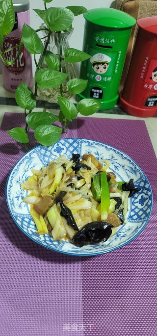 腊肉黑木耳炒大葱步骤7 腊肉黑木耳炒大葱步骤7