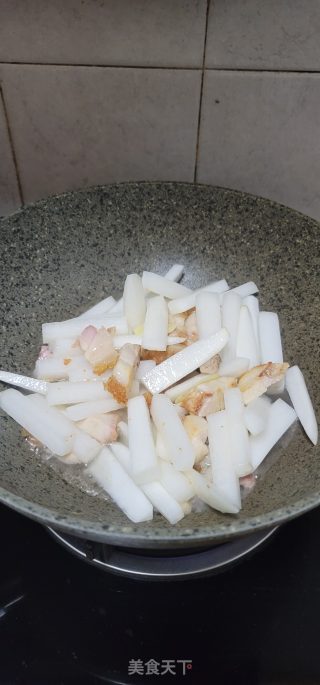 烧肉焖白萝卜步骤6