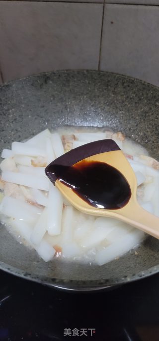 烧肉焖白萝卜步骤8
