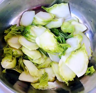 腊肠儿菜木耳炒蛋步骤2