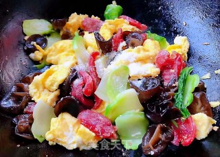 腊肠儿菜木耳炒蛋步骤9
