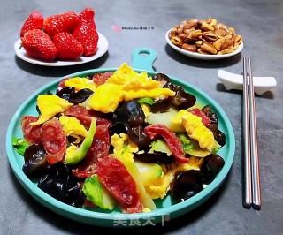 腊肠儿菜木耳炒蛋步骤12