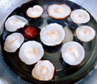 蚝油蒜蓉烤香菇步骤4