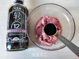 空气炸锅烤金针菇肉卷步骤2