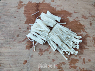 空气炸锅烤金针菇肉卷步骤5