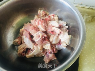 鸡肉炖土豆粉条步骤2