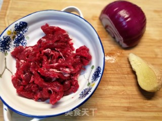3分钟快手菜，洋葱爆炒牛肉丝步骤1