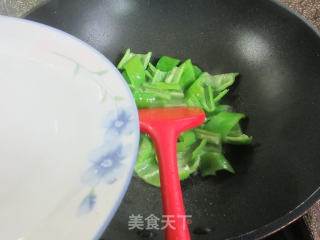 鸭肝炒青椒步骤6