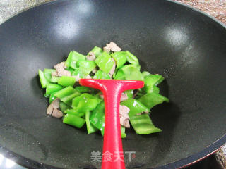 鸭肝炒青椒步骤8