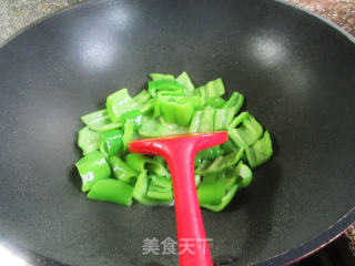 鸭肝炒青椒步骤7