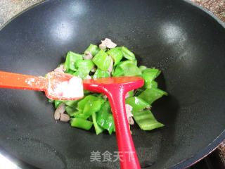 鸭肝炒青椒步骤9