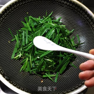 韭菜炒肉丝步骤4