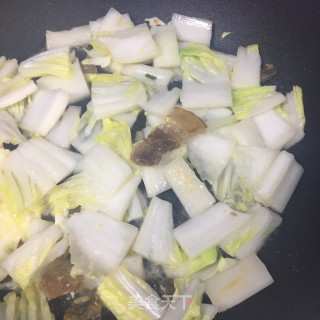油渣鸡蛋炒白菜步骤4