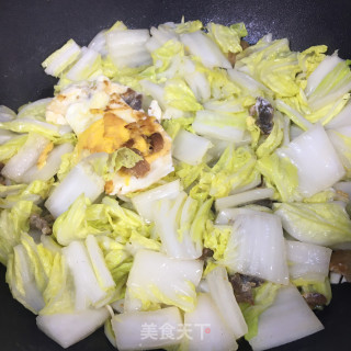油渣鸡蛋炒白菜步骤5