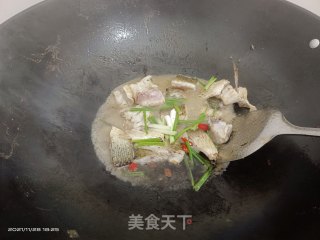 米酒焖鱼块步骤5