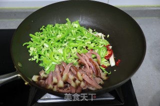 腊肉辣椒炒粉条步骤6