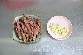 腊肉辣椒炒粉条步骤5