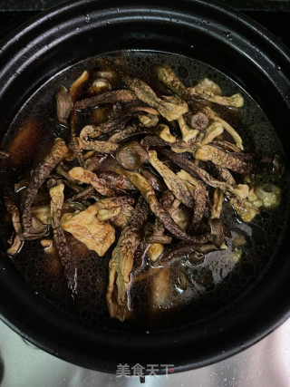 鹿茸菇焖排骨步骤9