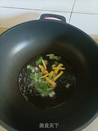 炒九节虾步骤4