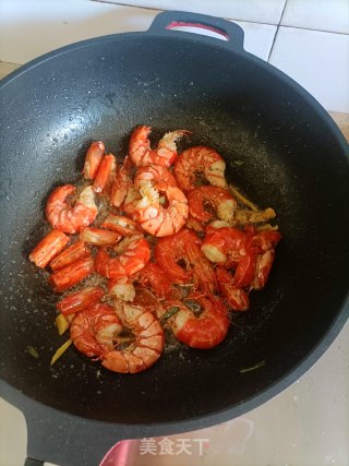 炒九节虾步骤6