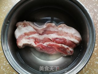 五花肉萝卜煲步骤1