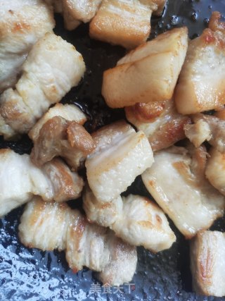 五花肉烧鸡翅根步骤4