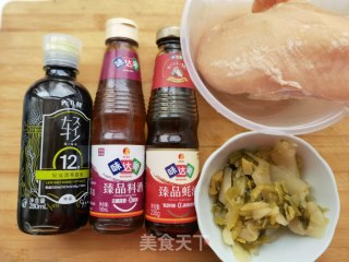 酸菜滑鸡煲步骤1
