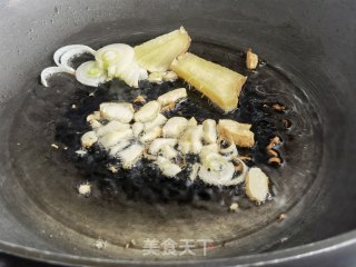 酸菜滑鸡煲步骤6
